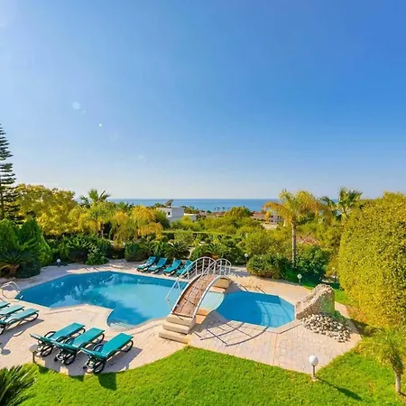 Sunset Villa *
