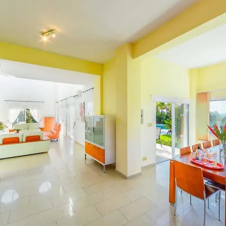 Sunset Villa Coral Bay